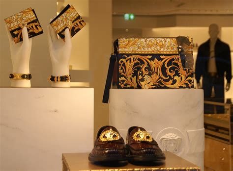 versace flughafen frankfurt|VERSACEankfurt Göethestrasse Boutique .